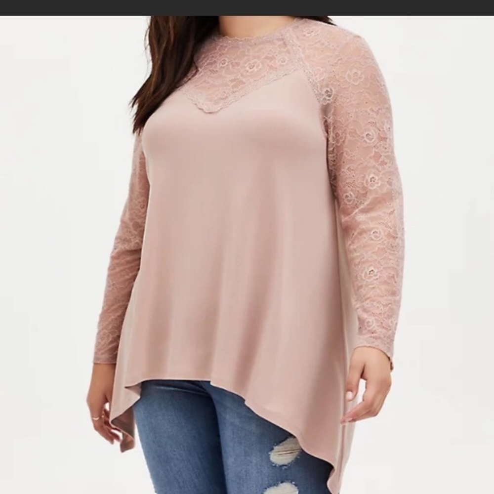 9.TORRID TAUPE CREPE AND LACE SHARKBITE TOP - Picture 3 of 16